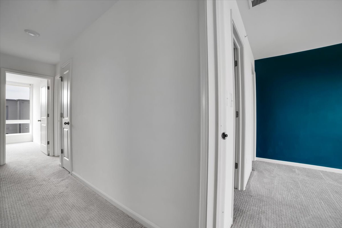 1292 Quadrant Lane Schaumburg, IL 60173 - Photo 21 of 39 a view of a hallway with wooden floor