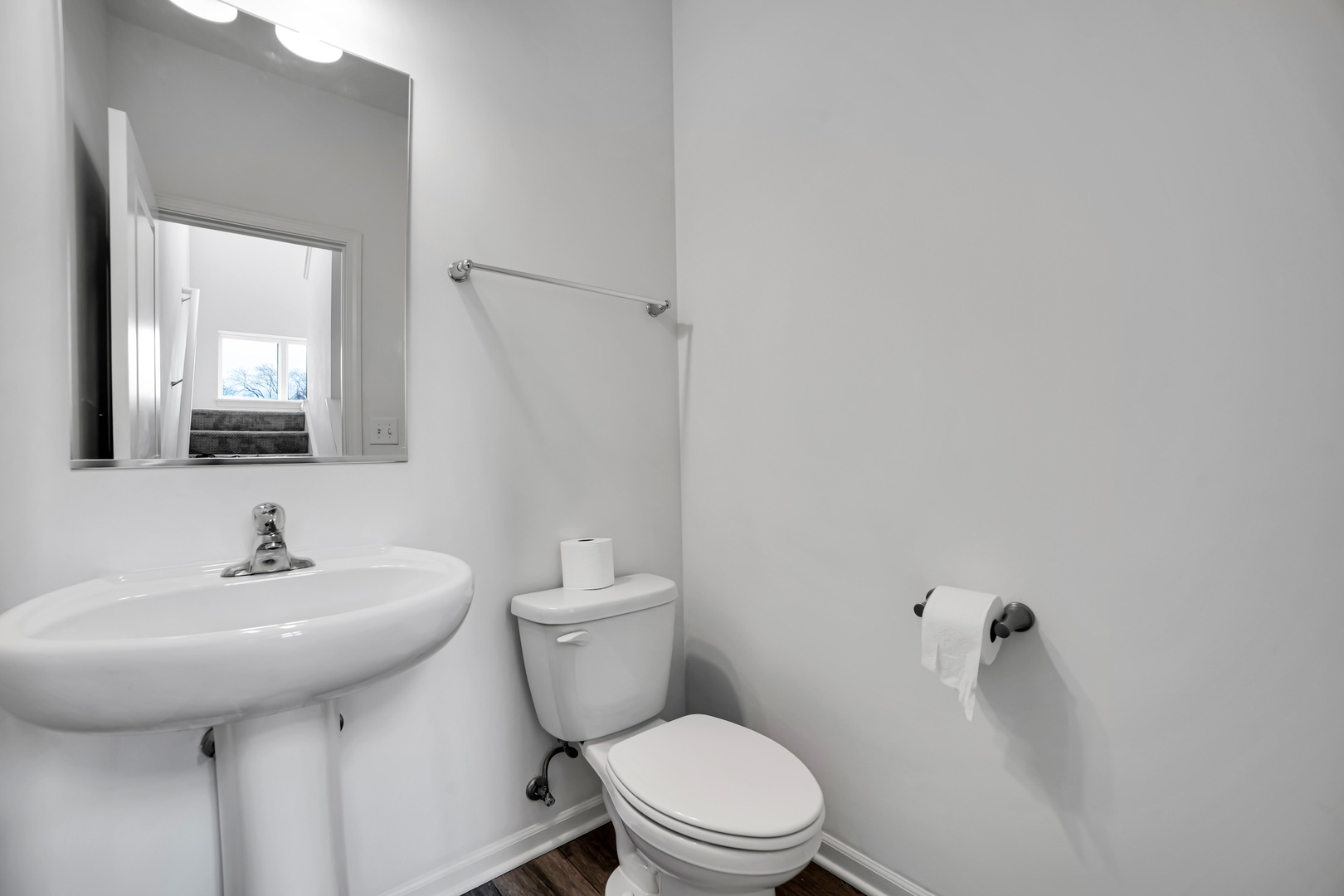 1292 Quadrant Lane Schaumburg, IL 60173 - Photo 26 of 39 a bathroom with a sink toilet and mirror