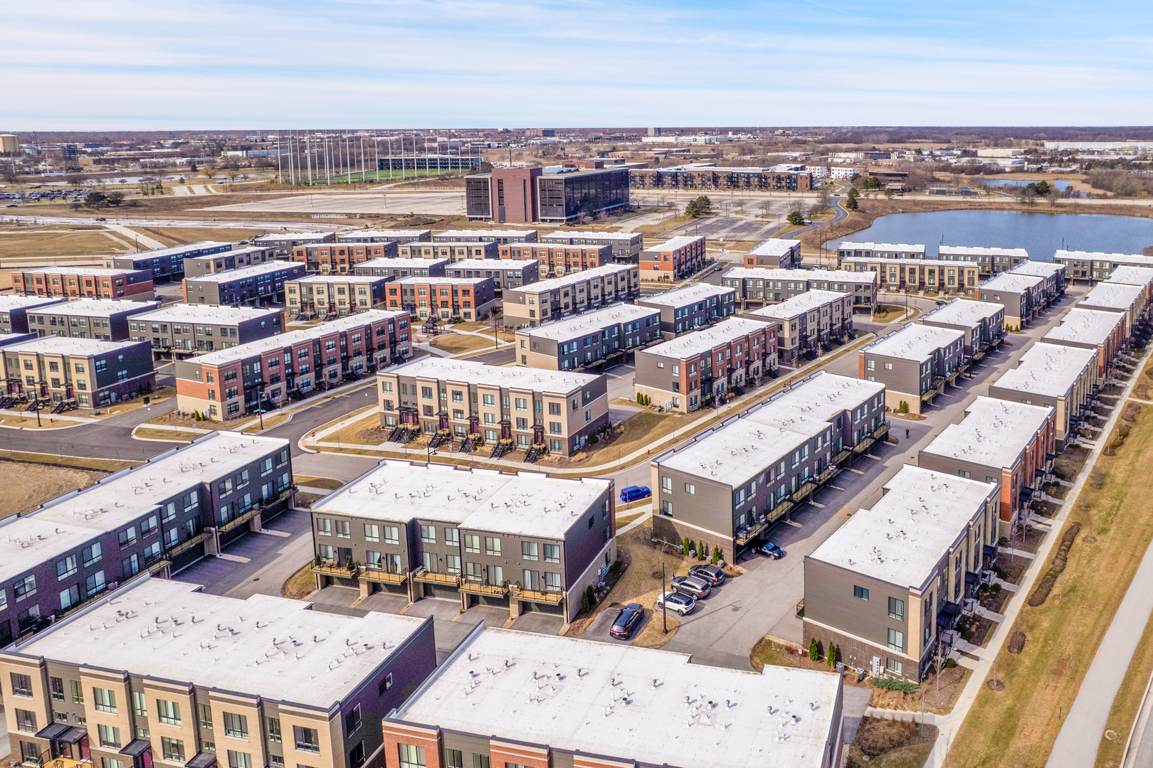 1292 Quadrant Lane Schaumburg, IL 60173 - Photo 34 of 39 an aerial view of a city