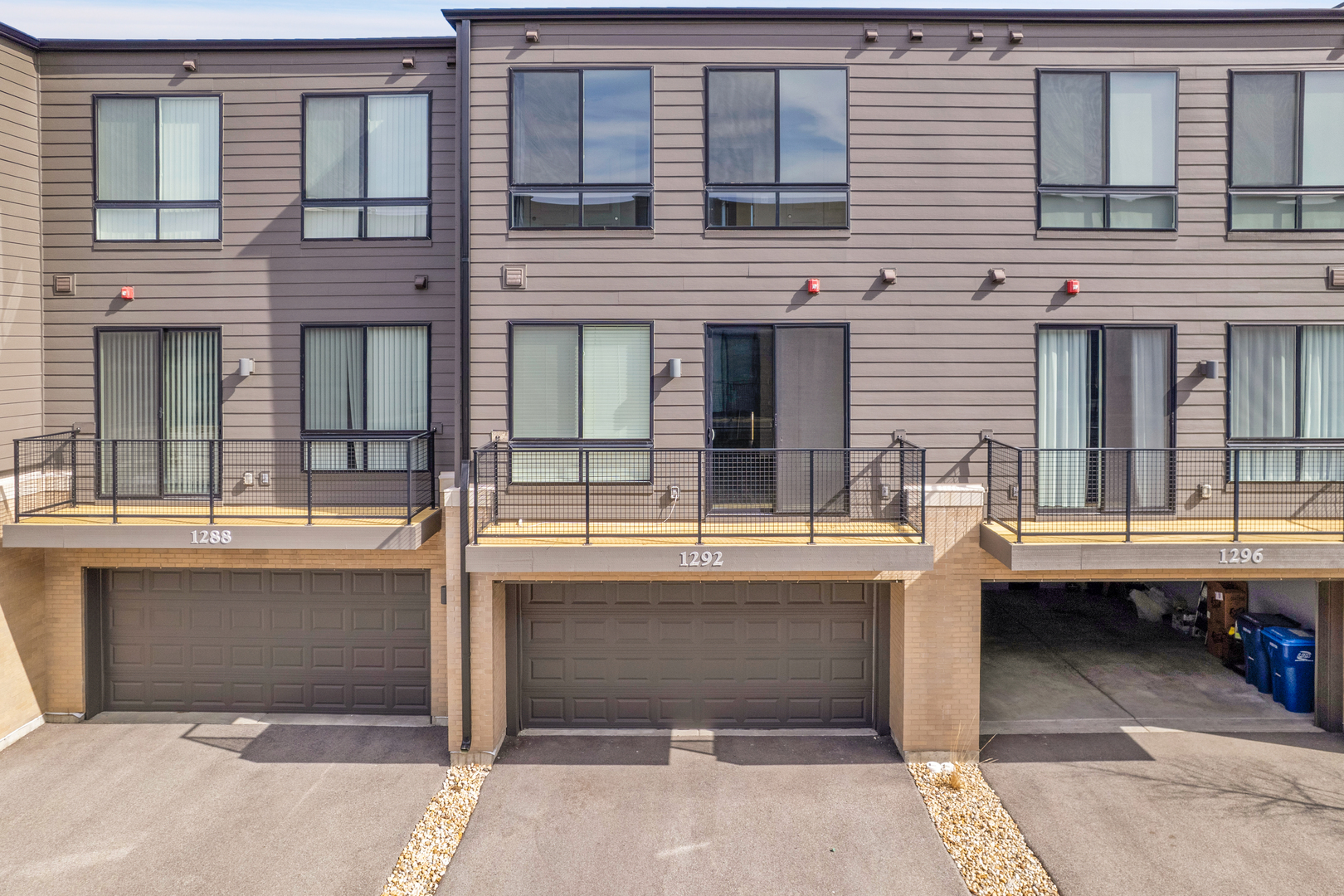 1292 Quadrant Lane Schaumburg, IL 60173 - Photo 36 of 39 a view of a dinning room with a table and chairs