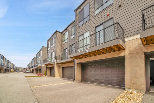 $479,900 | 1292 Quadrant Lane, Schaumburg, IL 60173