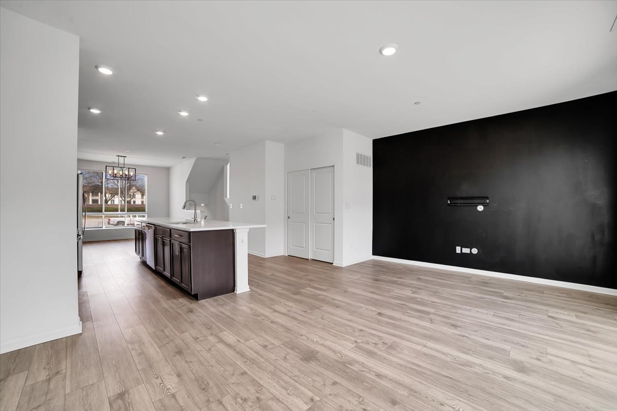 1292 Quadrant Lane Schaumburg, IL 60173 - Photo 9 of 39