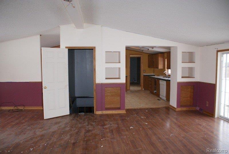 2711 Miller Road Allenton, MI 48002 - Photo 6 of 11 DSC07570