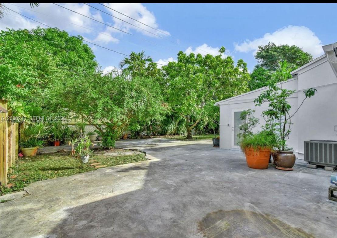 6391 Southwest 39th Street Miami, FL 33155 - Photo 8 of 12