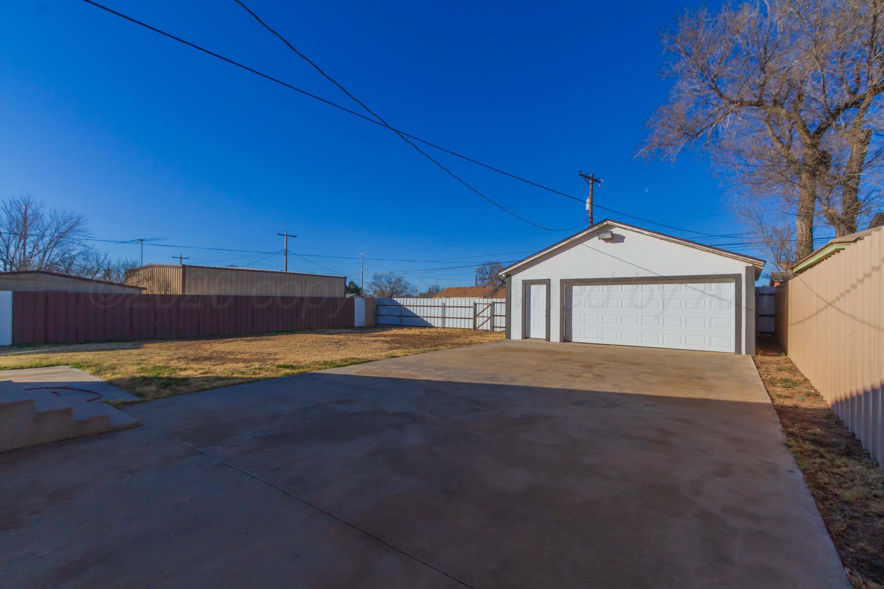 706 Pittsburg Street Amarillo, TX 79104 - Photo 20 of 22 a view of an house with backyard and kitchen
