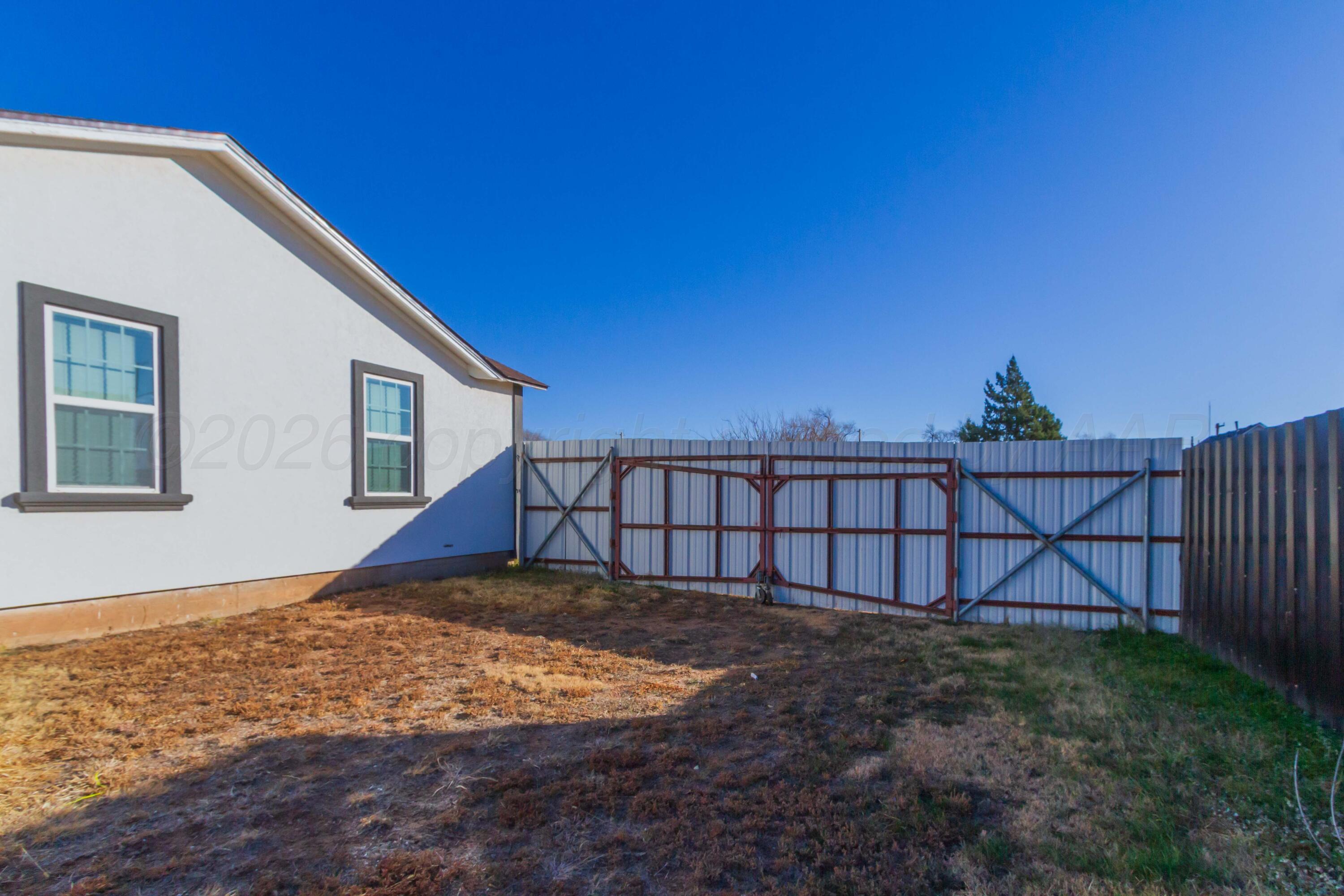 706 Pittsburg Street Amarillo, TX 79104 - Photo 21 of 22 a view of a backyard
