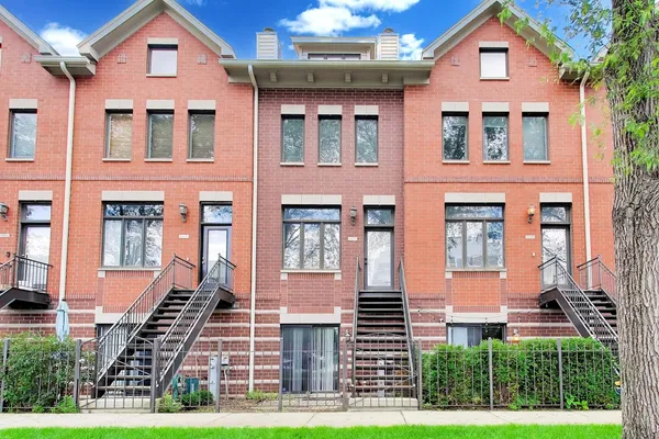 $4,200 | 1806 West Argyle Street, Unit G, Chicago, IL 60640