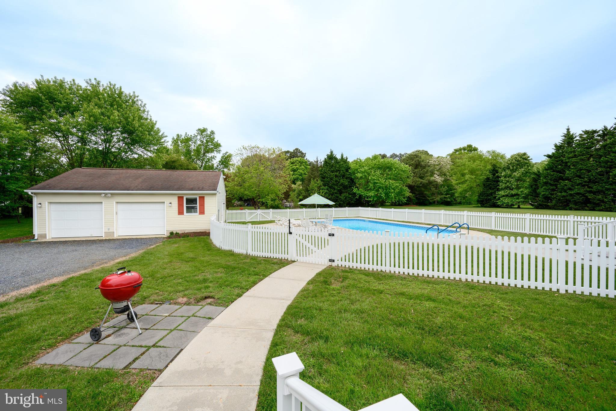 25714 Edgeview Road Royal Oak, MD 21662 - Photo 27 of 39 a view of a house with backyard and garden