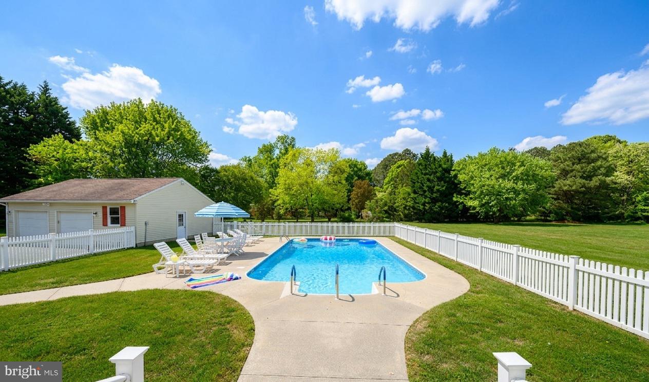 25714 Edgeview Road Royal Oak, MD 21662 - Photo 3 of 39 a view of a house with swimming pool and yard