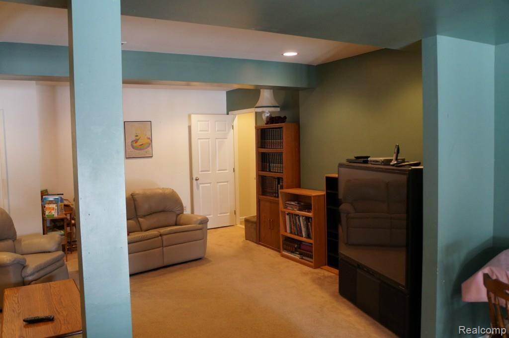 3189 Silverbrook Drive Rochester, MI 48306 - Photo 14 of 32