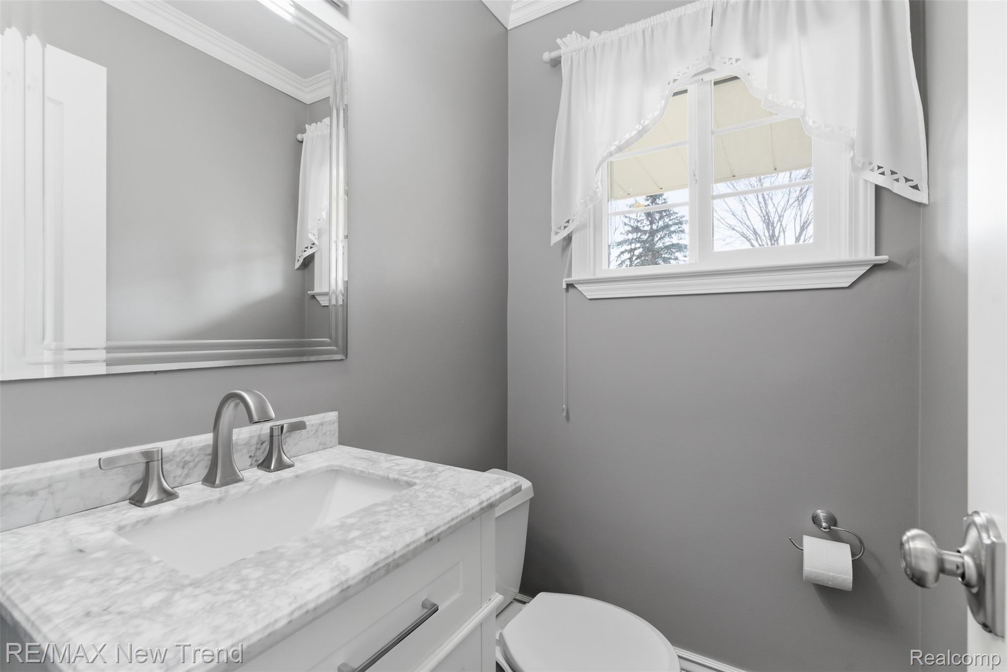 1043 Westview Road Bloomfield Hills, MI 48304 - Photo 21 of 43 20_1043 westview rd-18.jpg