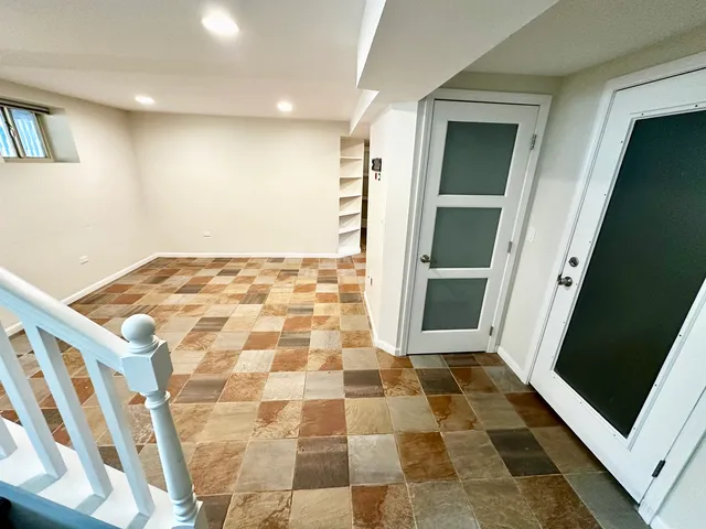 $1,650 | 4386 Woodland Avenue, Unit 1, Western Springs, IL 60558