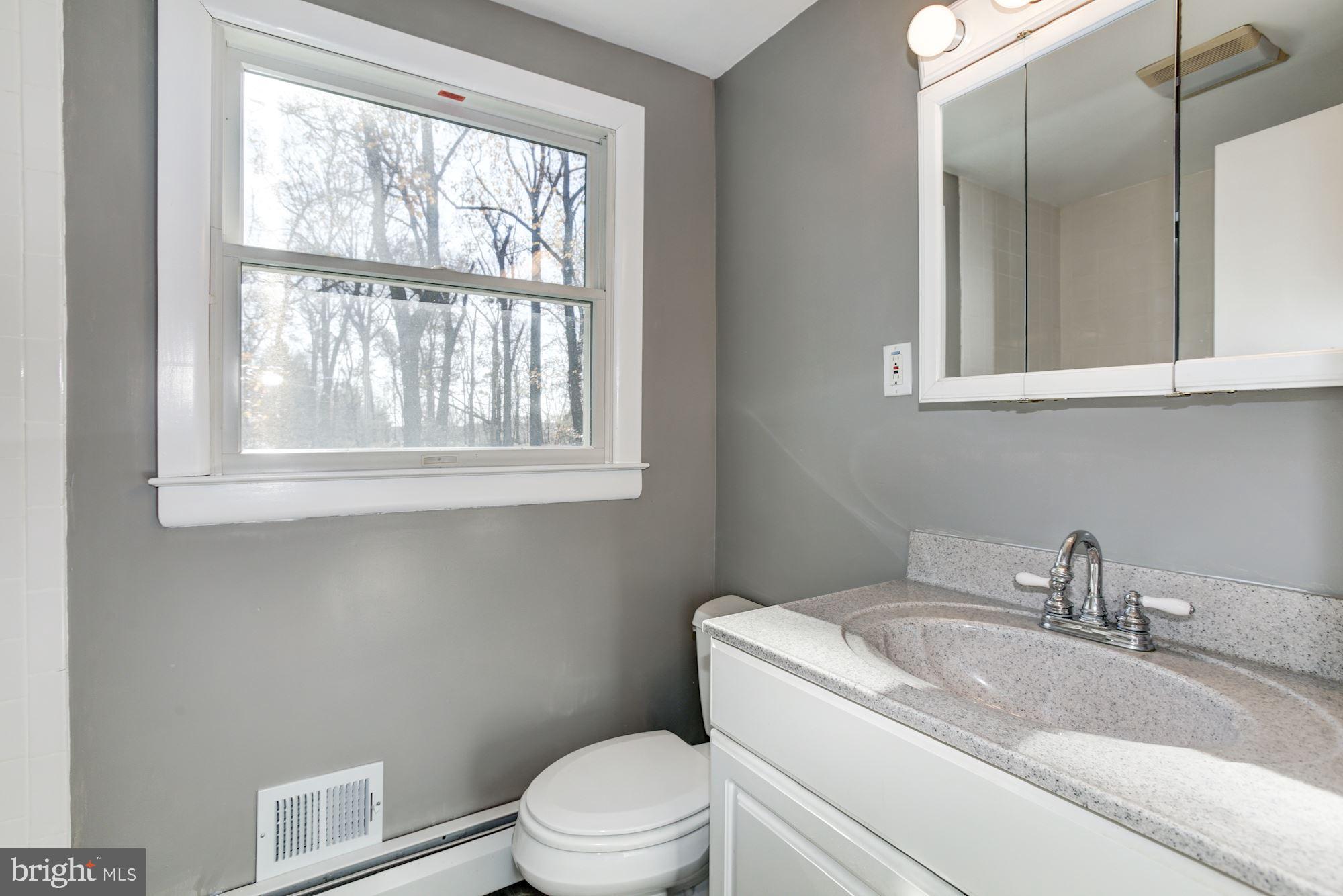 14601 Roxbury Road Glenelg, MD 21737 - Photo 42 of 52 Upper Level Hall Bath