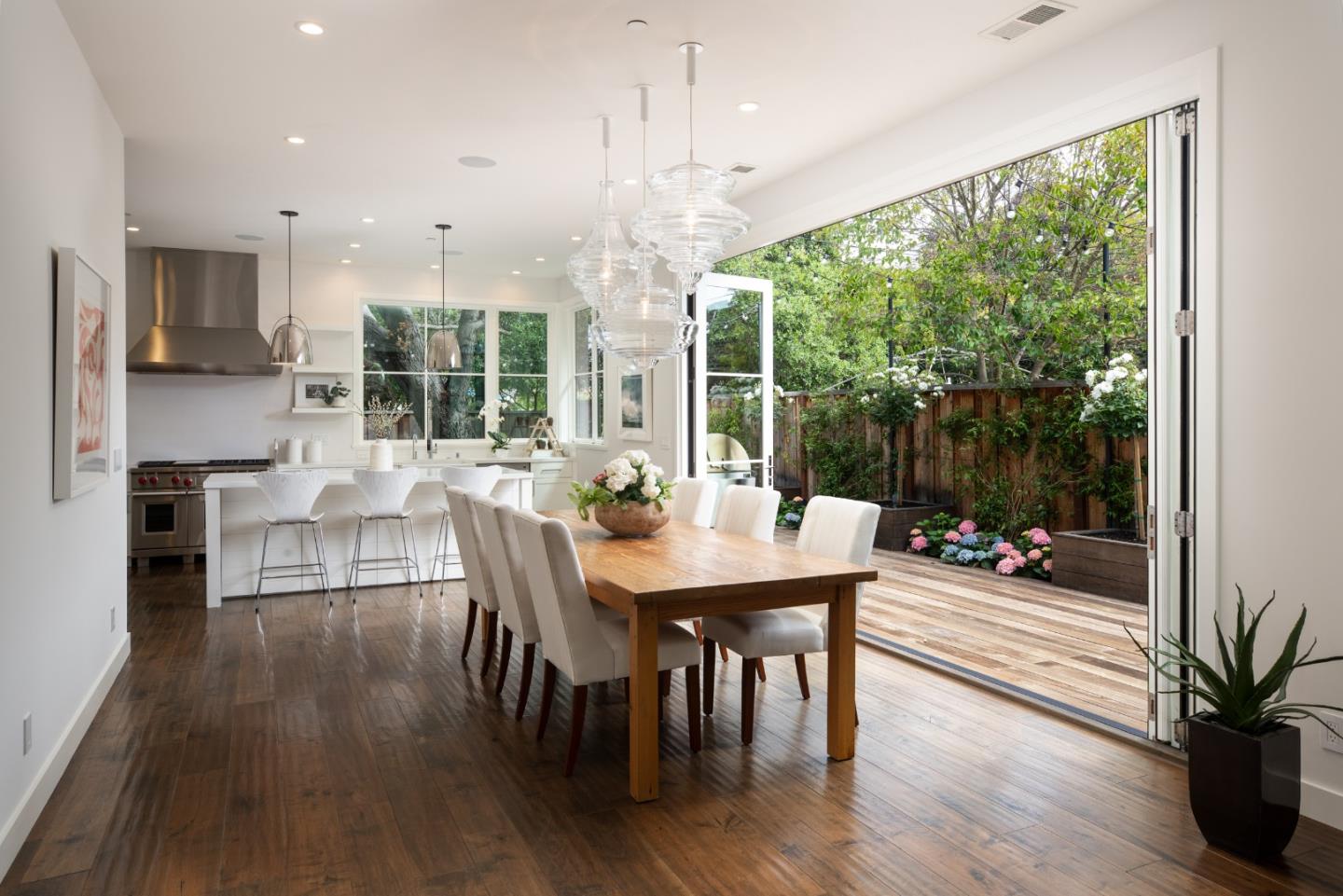 993 Embarcadero Road Palo Alto, CA 94303 - Photo 4 of 24