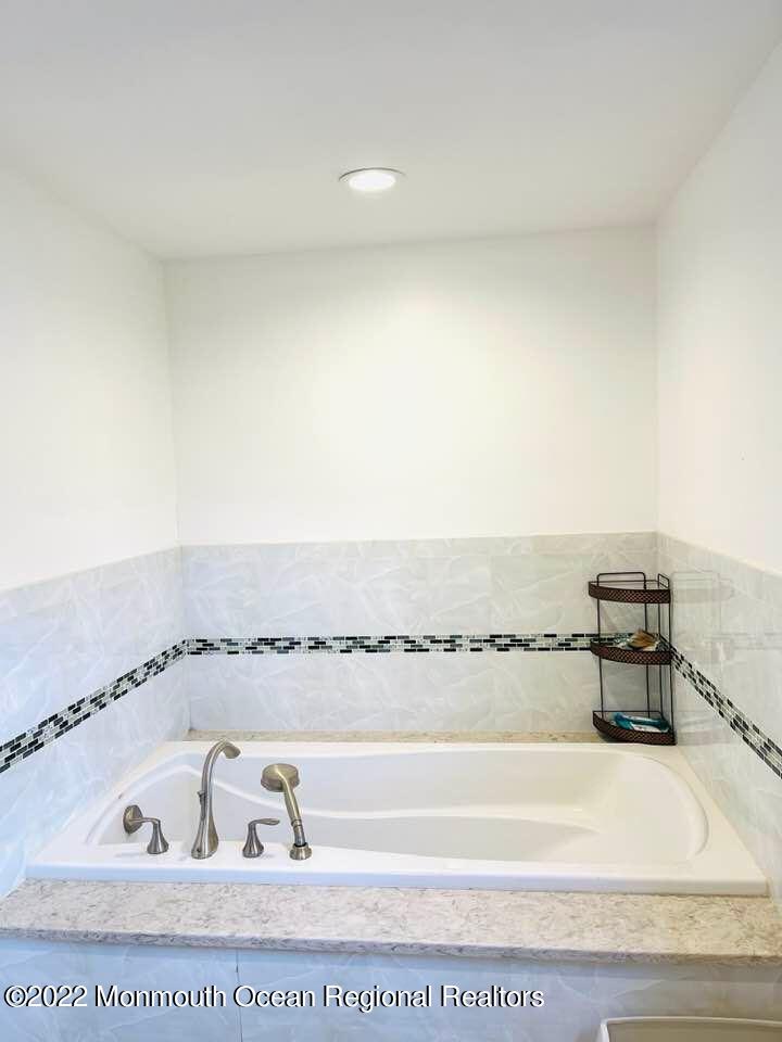 29 Beacon Drive Barnegat, NJ 08005 - Photo 9 of 24 Master Bath