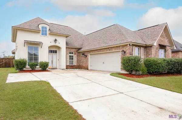 $376,500 | 3421 Meadow Grove Avenue, Zachary, LA 70791