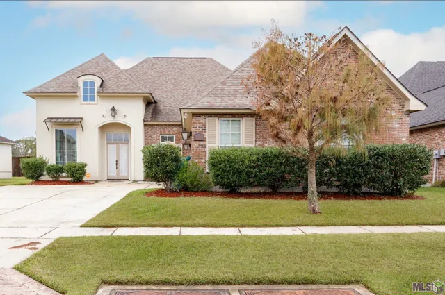 $379,000 | 3421 Meadow Grove Avenue, Zachary, LA 70791