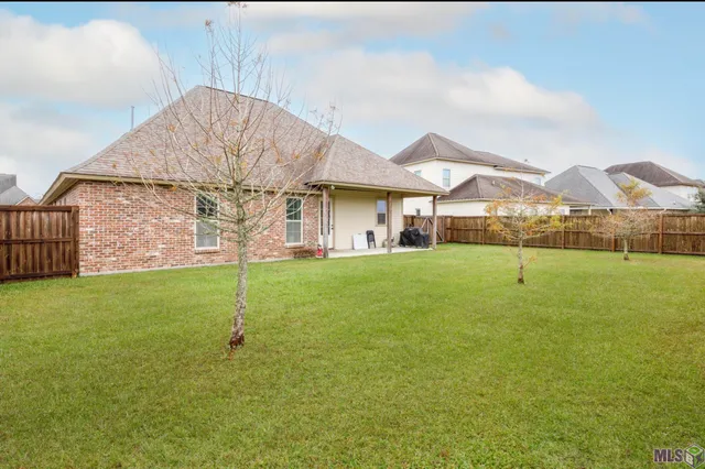 $379,000 | 3421 Meadow Grove Avenue, Zachary, LA 70791