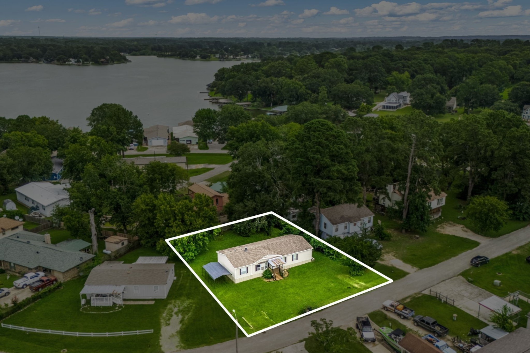 14262 Shadow Bay Drive Willis, TX 77318 - Photo 24 of 26 an aerial view of a tennis court