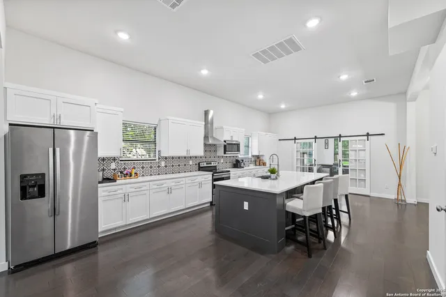 $4,800 | 136 West Evergreen, Boerne, TX 78006