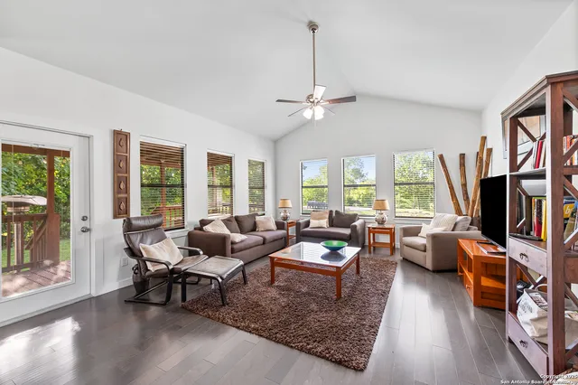 $4,800 | 136 West Evergreen, Boerne, TX 78006