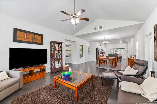 $4,800 | 136 West Evergreen, Boerne, TX 78006