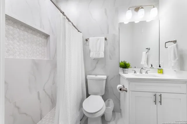 $4,800 | 136 West Evergreen, Boerne, TX 78006