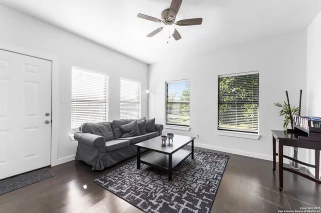 $4,800 | 136 West Evergreen, Boerne, TX 78006