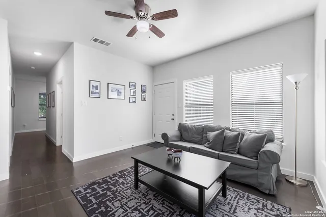 $4,800 | 136 West Evergreen, Boerne, TX 78006