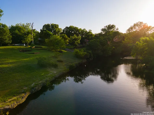 $4,800 | 136 West Evergreen, Boerne, TX 78006