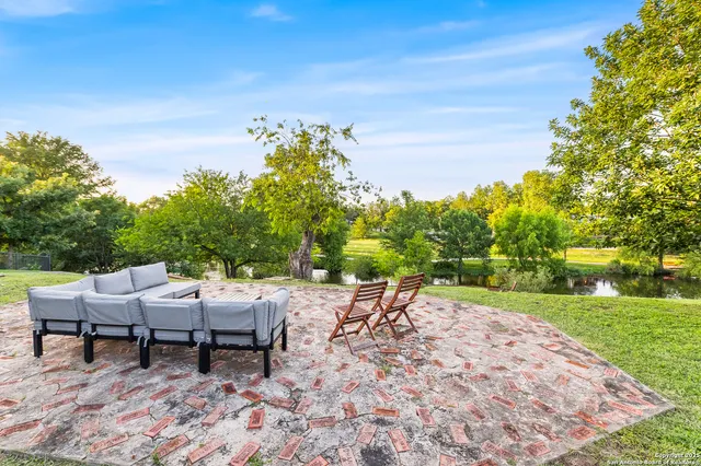 $4,800 | 136 West Evergreen, Boerne, TX 78006