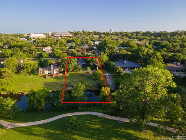 $4,800 | 136 West Evergreen, Boerne, TX 78006