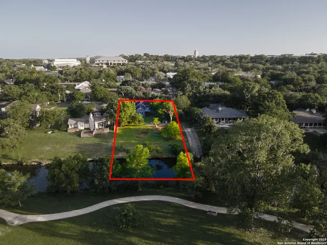 $4,800 | 136 West Evergreen, Boerne, TX 78006