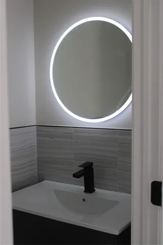 a close view of sink