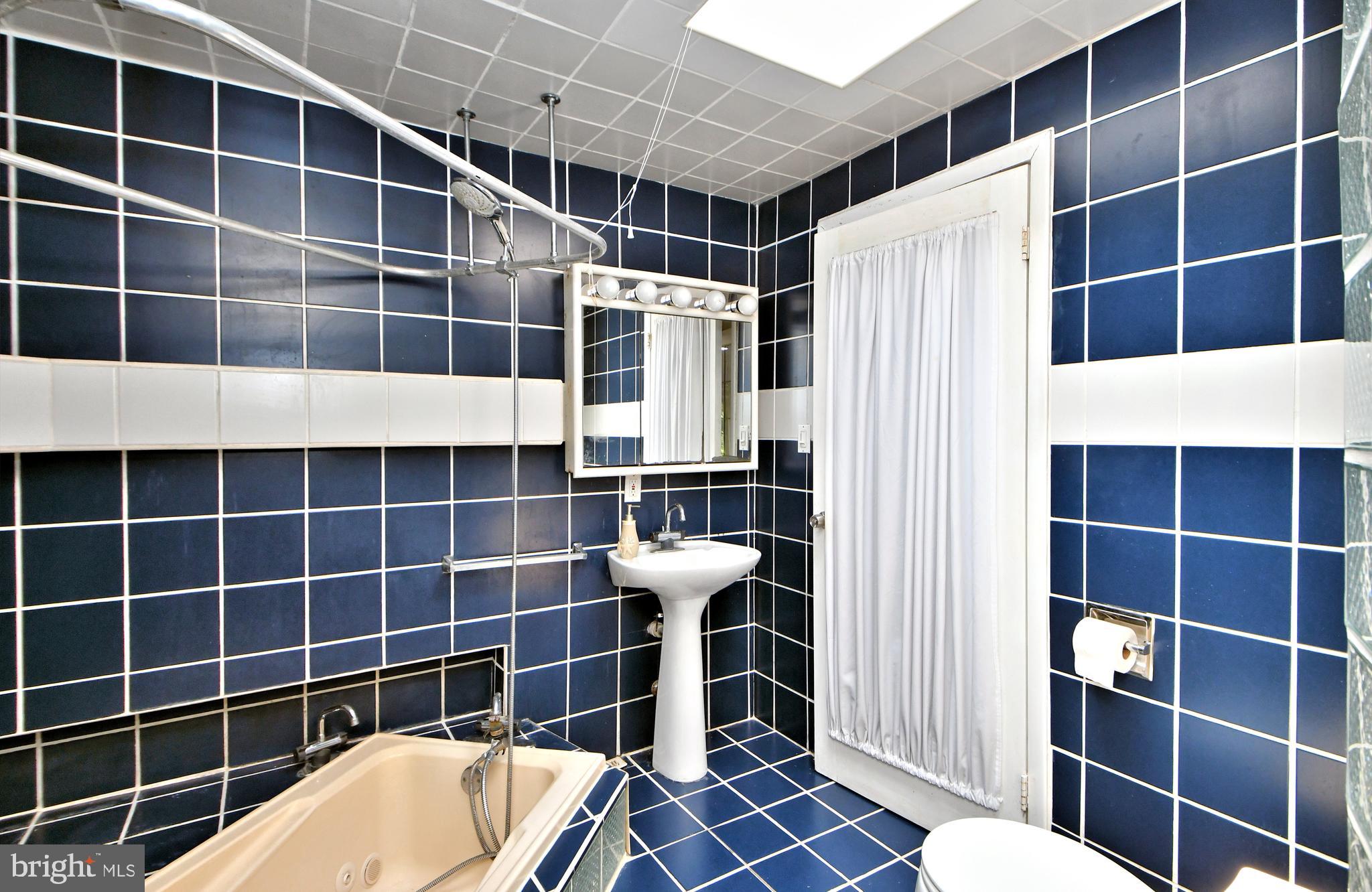 108 Glen Valley Road Morrisville, PA 19067 - Photo 41 of 83 Hall bathroom