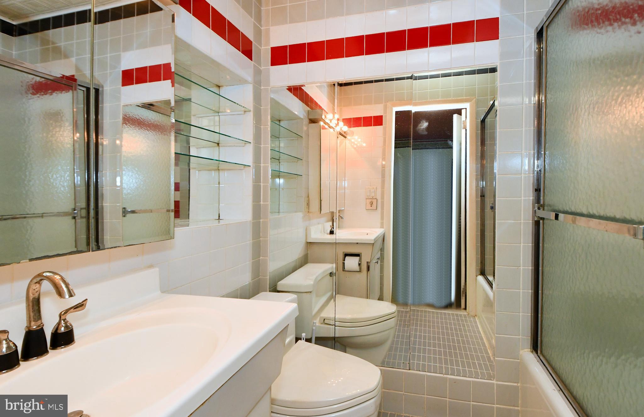 108 Glen Valley Road Morrisville, PA 19067 - Photo 46 of 83 2nd bathroom
