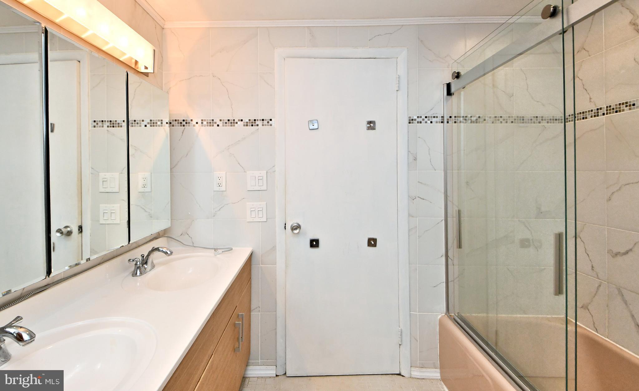 108 Glen Valley Road Morrisville, PA 19067 - Photo 56 of 83 3rd Bathroom
