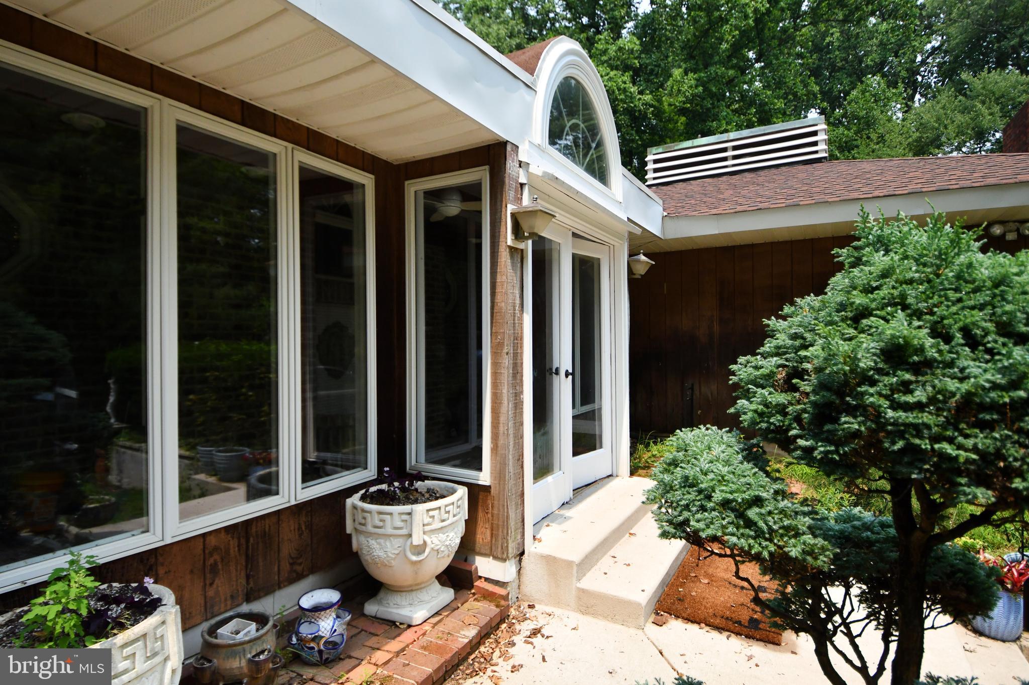 108 Glen Valley Road Morrisville, PA 19067 - Photo 8 of 83 Front steps