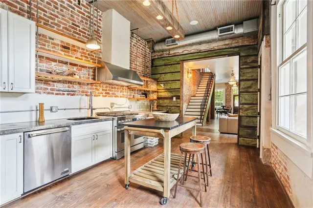 $1,399,500 | 924 Melpomene Street, New Orleans, LA 70130