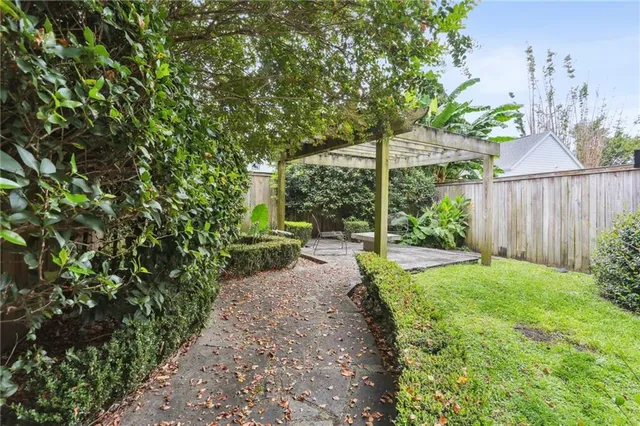 $1,399,500 | 924 Melpomene Street, New Orleans, LA 70130
