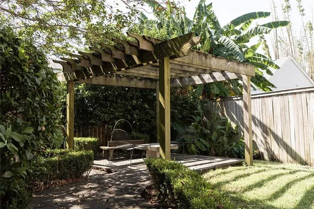 $1,399,500 | 924 Melpomene Street, New Orleans, LA 70130