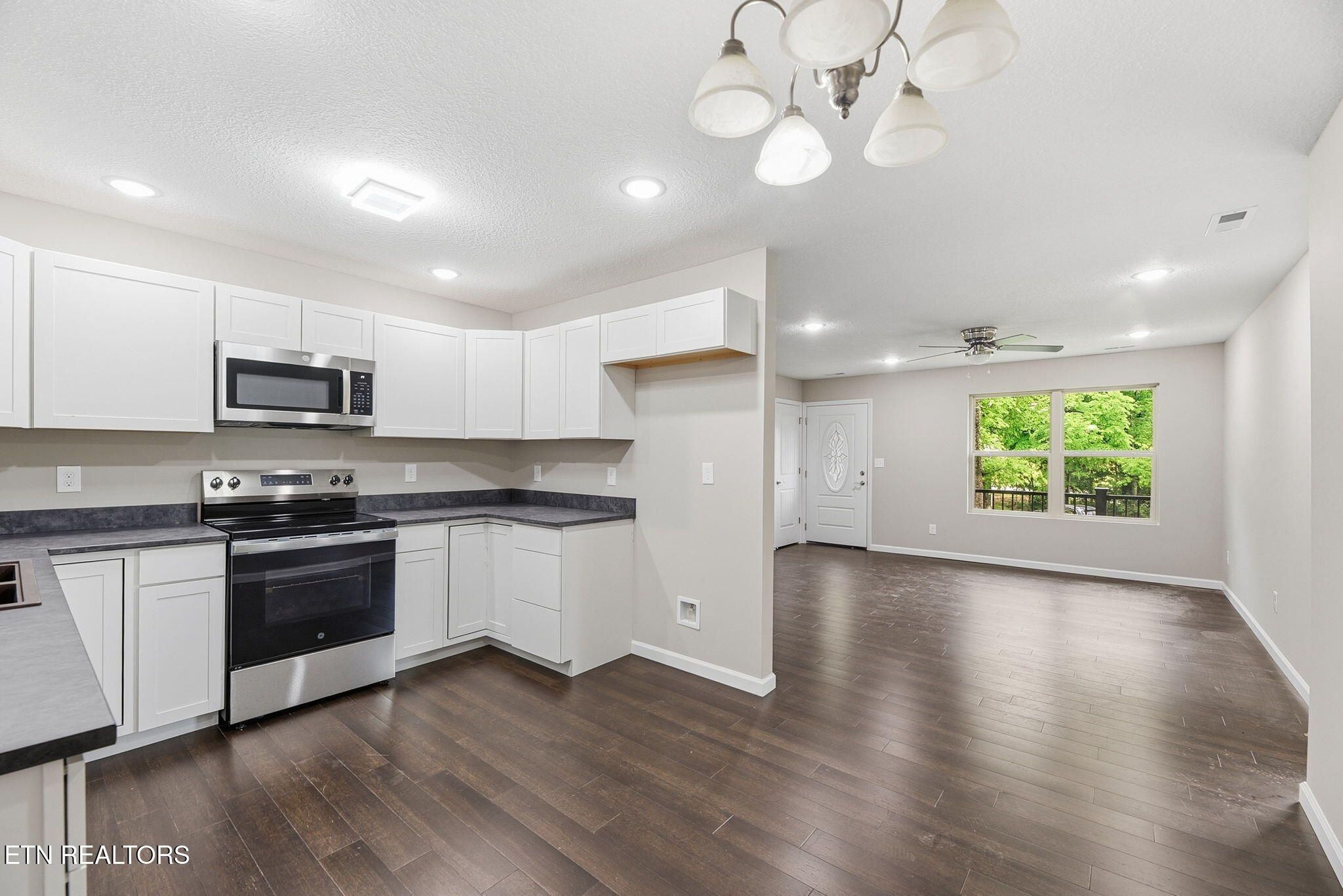 513 Hillcrest Street Clinton, TN 37716 - Photo 6 of 19 513 kitchen 2