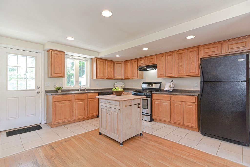 31 Saxony Road Framingham, MA 01701 - Photo 6 of 31 Gallery Image 6