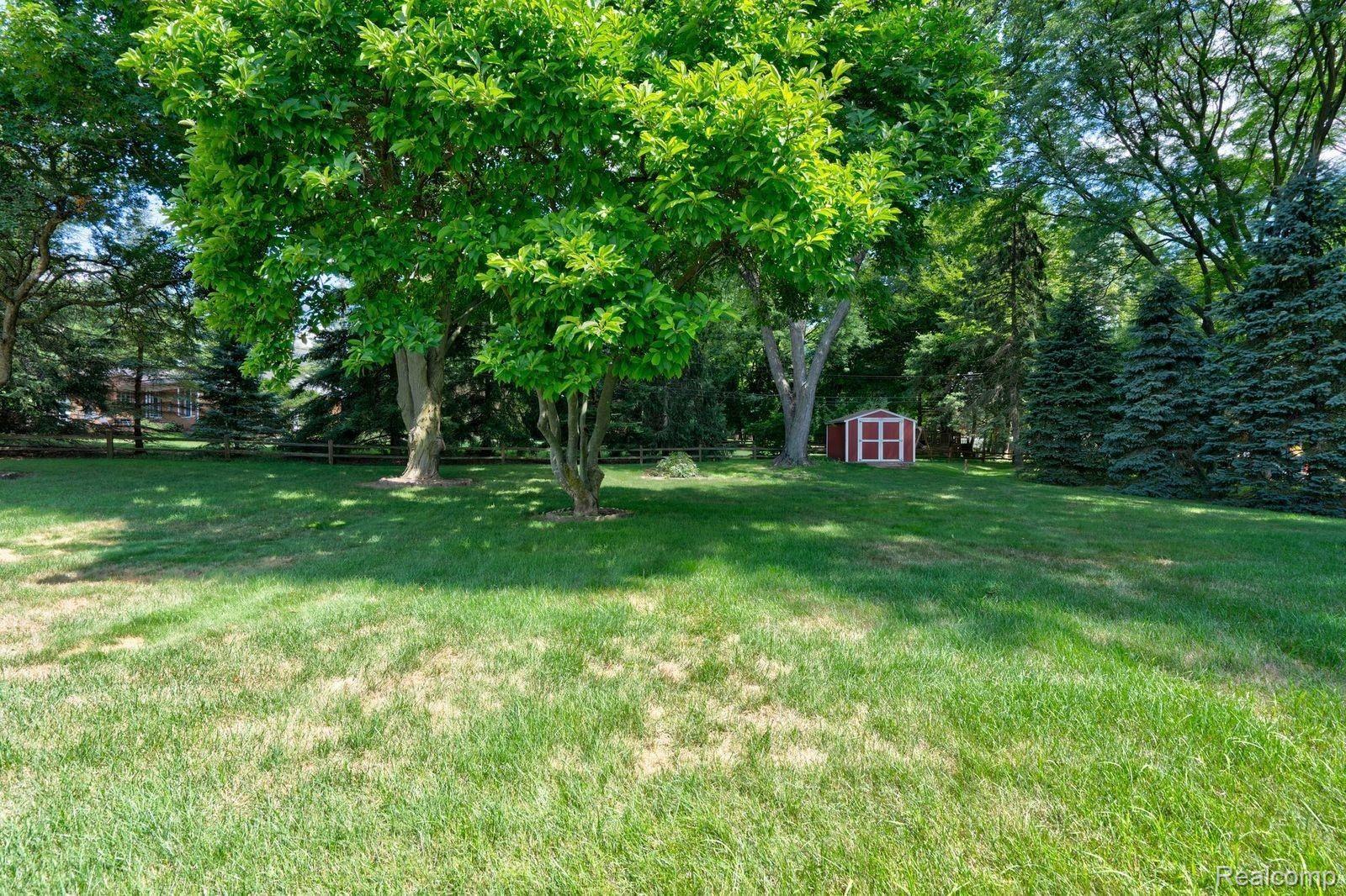 2240 Munster Road Rochester, MI 48309 - Photo 5 of 25 M6.jpeg