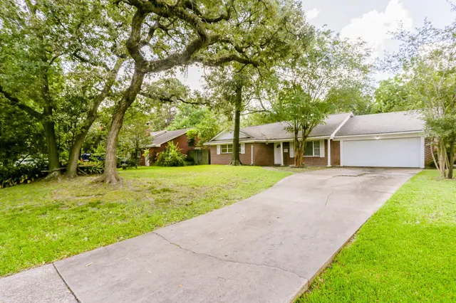 a front view of house with yard
