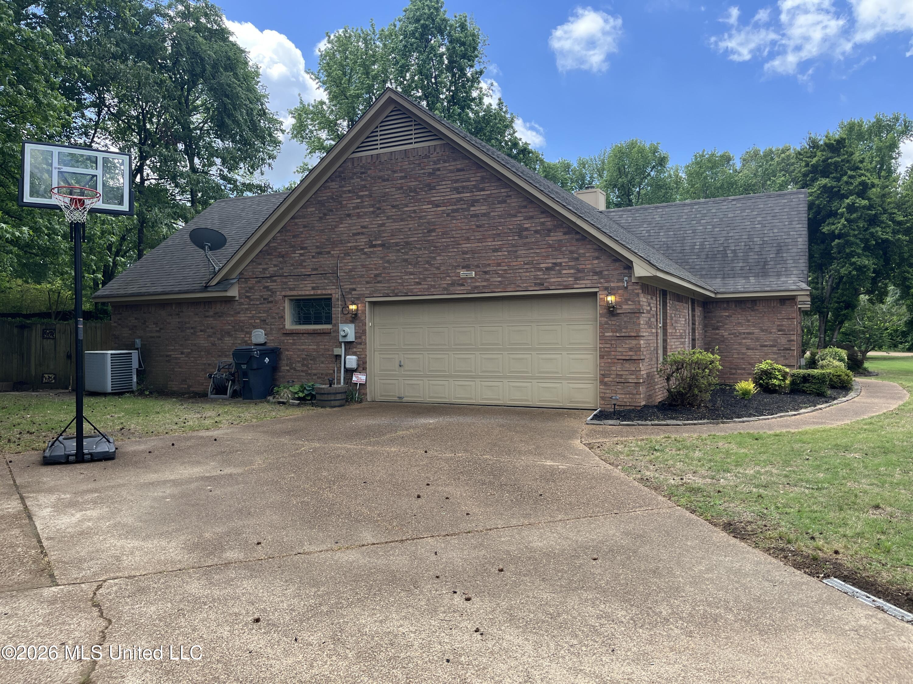 425 Augusta Drive Hernando, MS 38632 - Photo 2 of 70 2