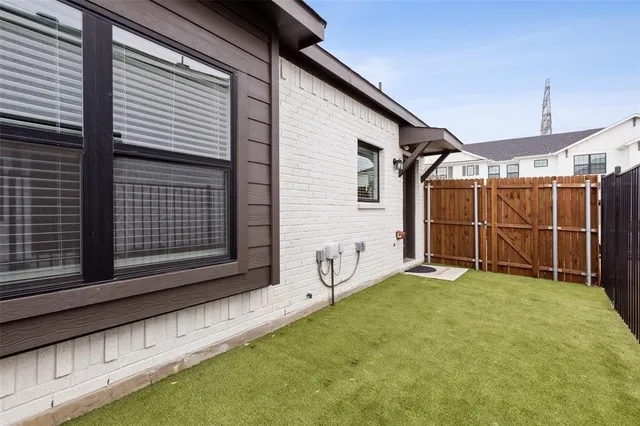 a view of an house with backyard and porch