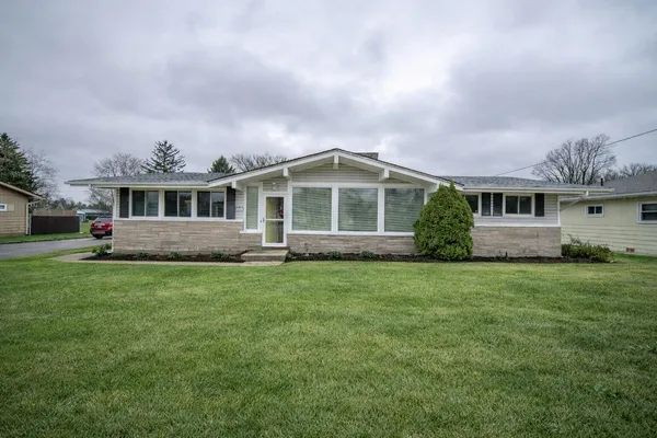 $264,900 | 2450 South Mary's Lane, Rensselaer, IN 47978