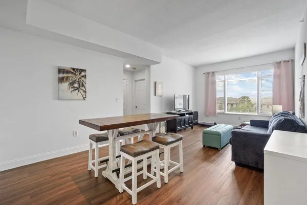 $2,500 | 1200 Town Center Drive, Unit 401, Jupiter, FL 33458