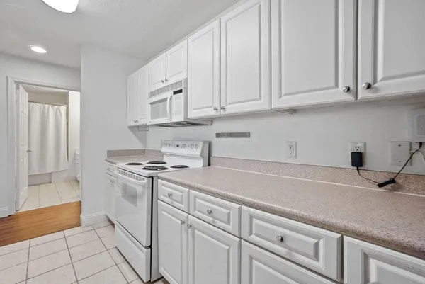 $2,500 | 1200 Town Center Drive, Unit 401, Jupiter, FL 33458